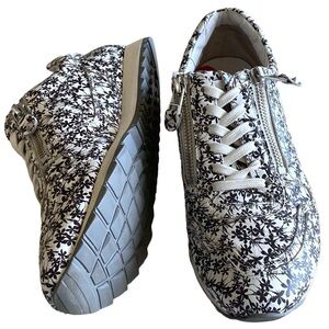 KENNEL & SCHMENGER Floral Slip-On Sneakers Laces, Zippers Low Profile 5…